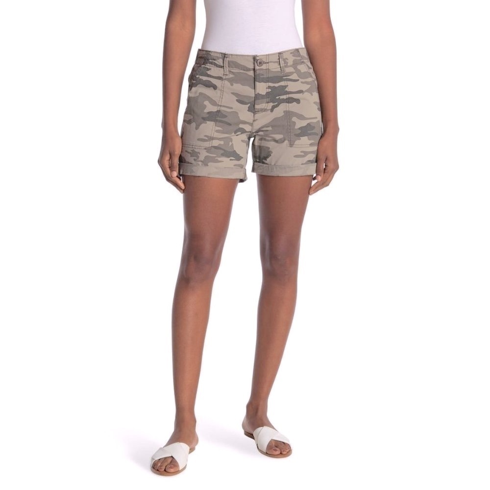 Sanctuary Womens Tan Camo Lightweight Pockets Chino Cuffed Hem Shorts Sz M New